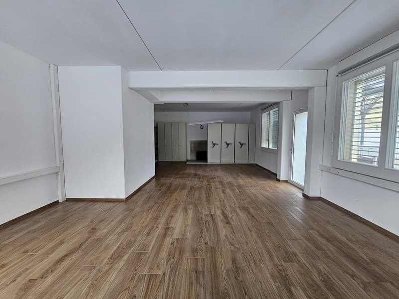 Büro 60 m² inkl. Lager und Archivschränke (1)