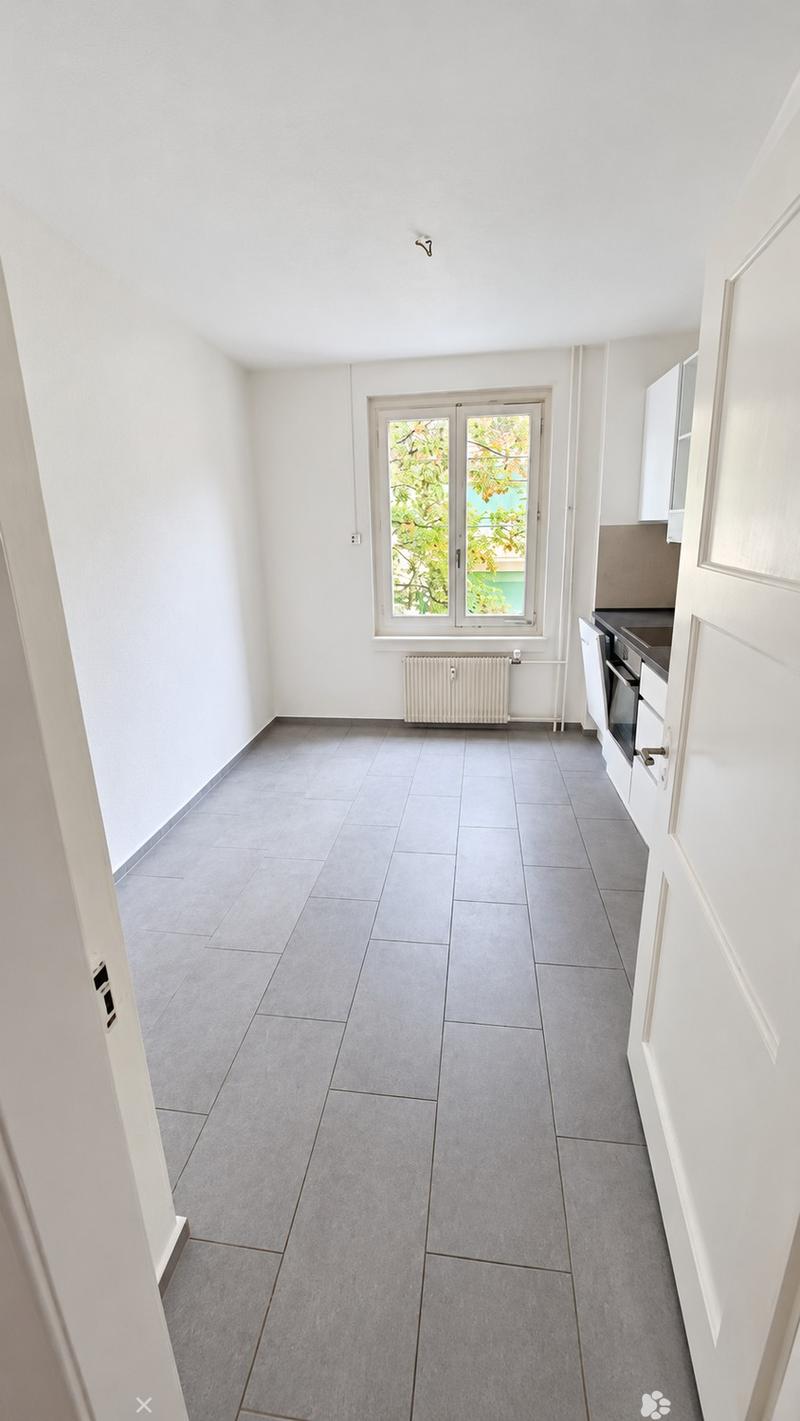 Helle Wohnung mit schöner Küche und charmantem Parkett (2)