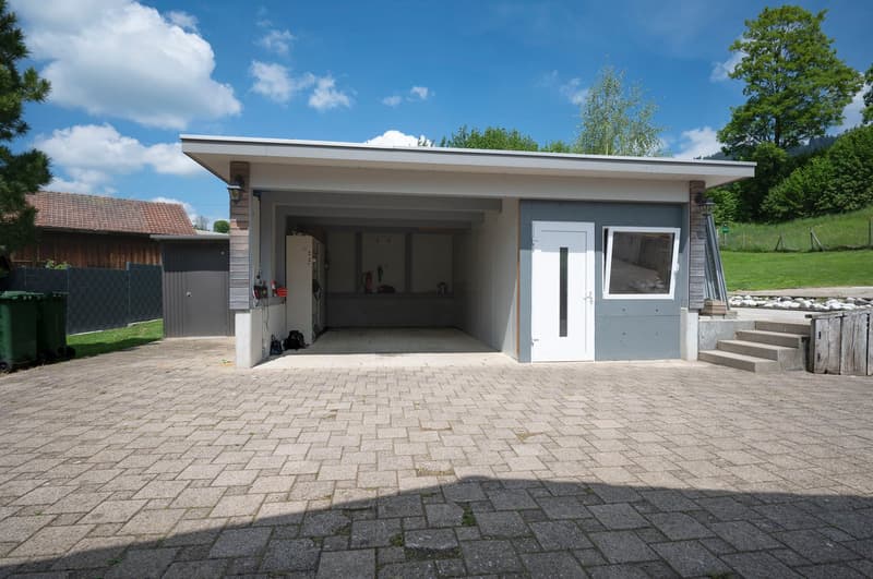 Exklusives Landhausidyll mit 3’874 m² Land, grossem Naturteich und Alpenblick (7)