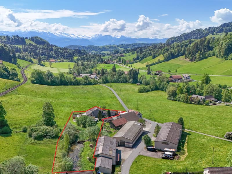 Exklusives Landhausidyll mit 3’874 m² Land, grossem Naturteich und Alpenblick (1)