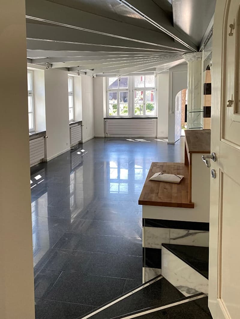 2 1/2 Zimmer Wohnung 108 m2 mit grosser Terrasse (3)