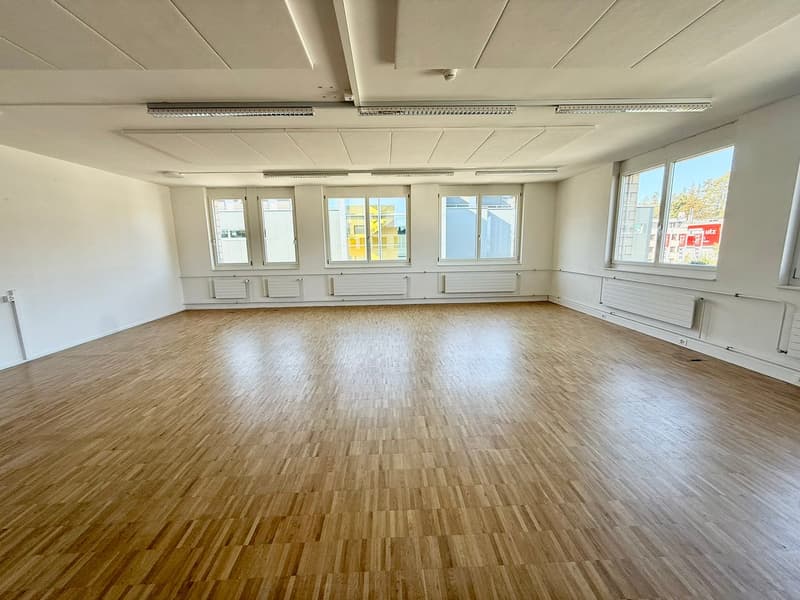 Grosszügige Gewerbe-/Bürofläche an zentraler Lage in Pfäffikon SZ (6)