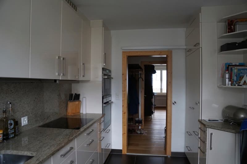 Charmante 4-Zimmer-Wohnung mit Balkon in Riehen (2)