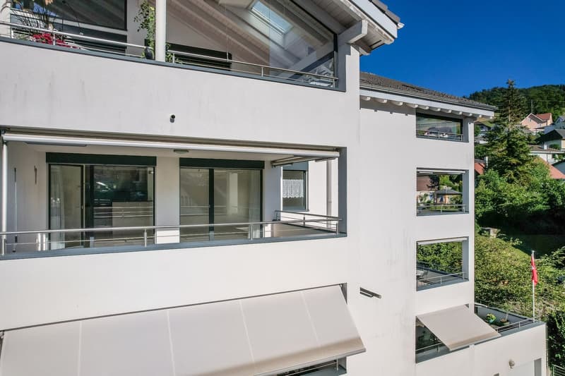 Modernes Wohnen in Niederdorf: Geräumige 1.5-Zimmerwohnung mit Balkon und Garage (1)