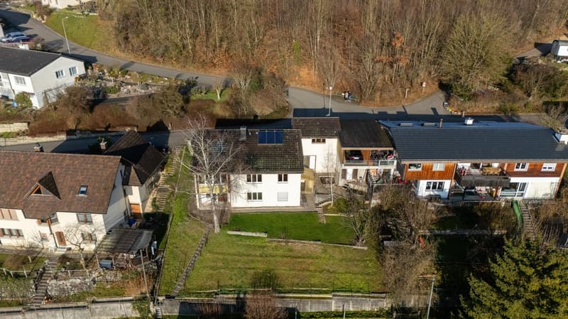 Freistehendes Einfamilienhaus mit viel Gartenumschwung in Ziefen! (2)