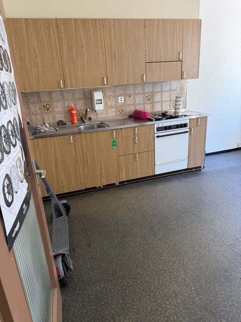 Büroraum zur Miete in Muttenz inkl. Küche! (4)