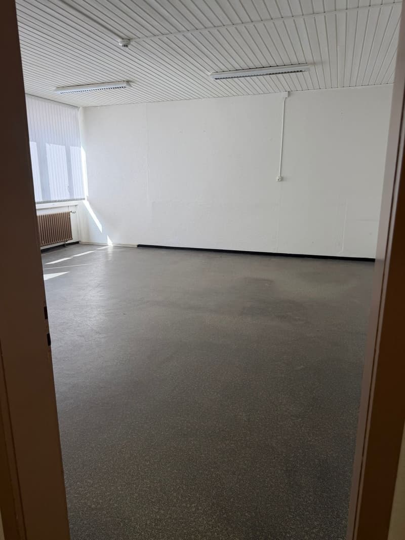 Büroraum zur Miete in Muttenz inkl. Küche! (2)
