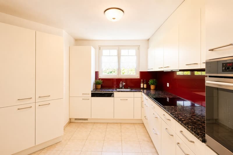 Familienfreundliches Doppeleinfamilienhaus an ruhiger und sonniger Lage in Lausen (5)