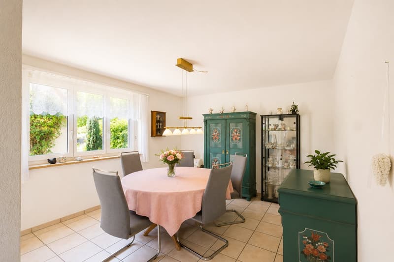 Charmantes 4.5-Zimmer-Einfamilienhaus mit Pool und Bastelraum sowie Garagenbox in Frenkendorf (9)