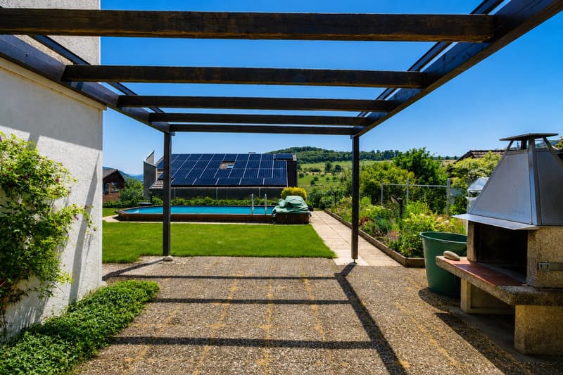 Charmantes 4.5-Zimmer-Einfamilienhaus mit Pool und Bastelraum sowie Garagenbox in Frenkendorf (3)