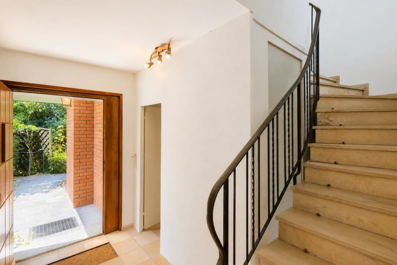 5-Zimmer-Haus mit Garten und vielseitigem Potenzial an begehrter Lage in Binningen (4)