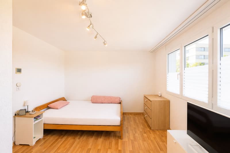 Grosszügiges 5.5-Zimmer-Eck-Einfamilienhaus mit Garten und viel Platz in Pratteln (7)