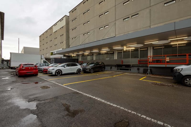 Lagerflächen ab 2'200m2 zu vermieten im OG (3)