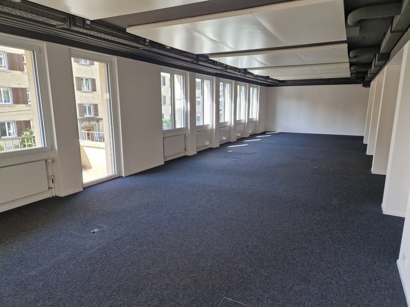 Attraktive Bürofläche mit Balkon nahe Zürichsee zu vermieten (2)