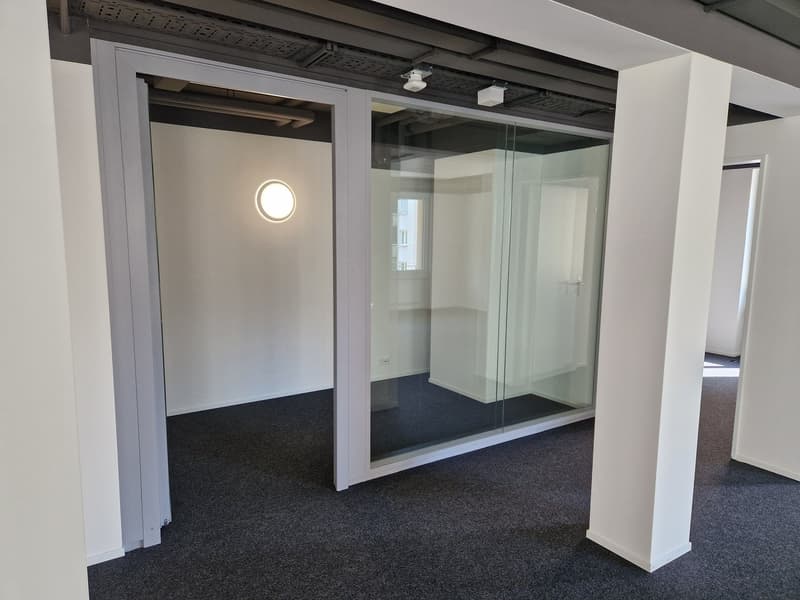 Attraktive Bürofläche mit Balkon nahe Zürichsee zu vermieten (3)