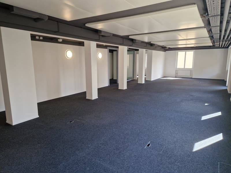 Attraktive Bürofläche mit Balkon nahe Zürichsee zu vermieten (1)