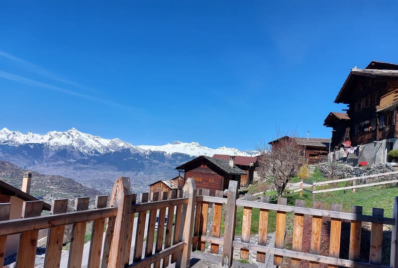 Chalet de 5 pièces à Vernamiège au charme authentique avec vue panoramique (17)