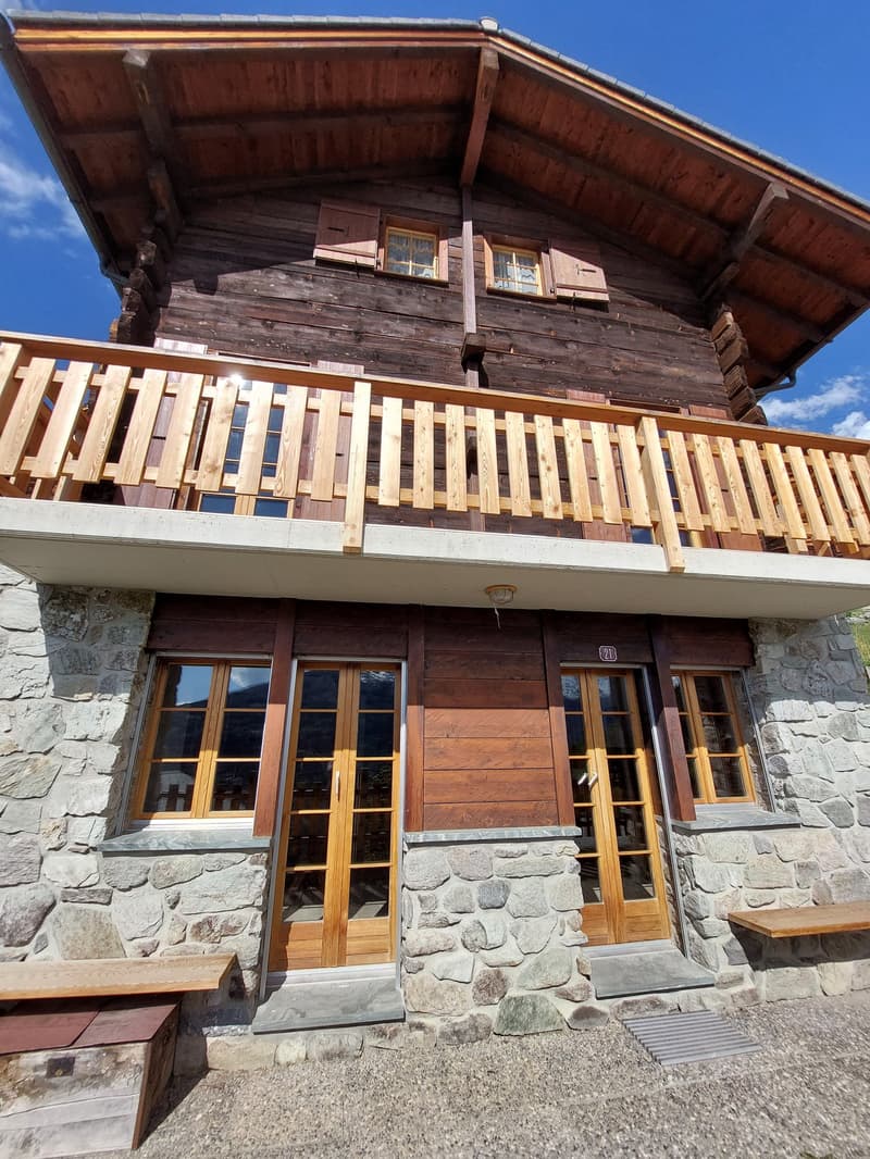 Chalet de 5 pièces à Vernamiège au charme authentique avec vue panoramique (2)