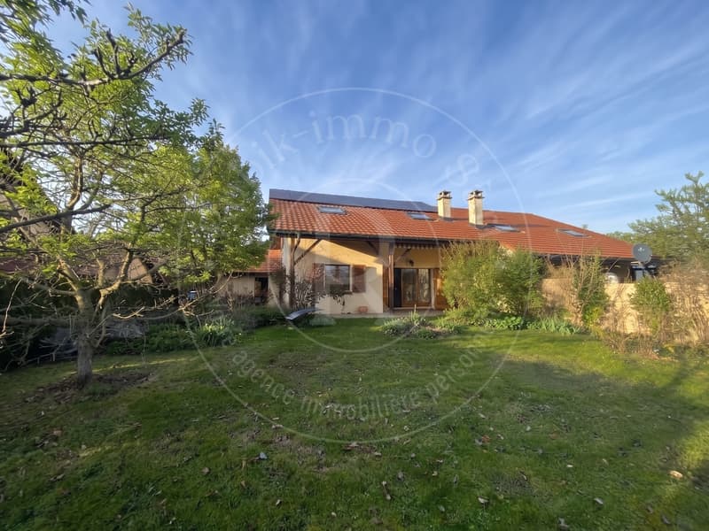 Spacieuse villa 8 pièces avec beau potentiel à 5 min de la gare (13)