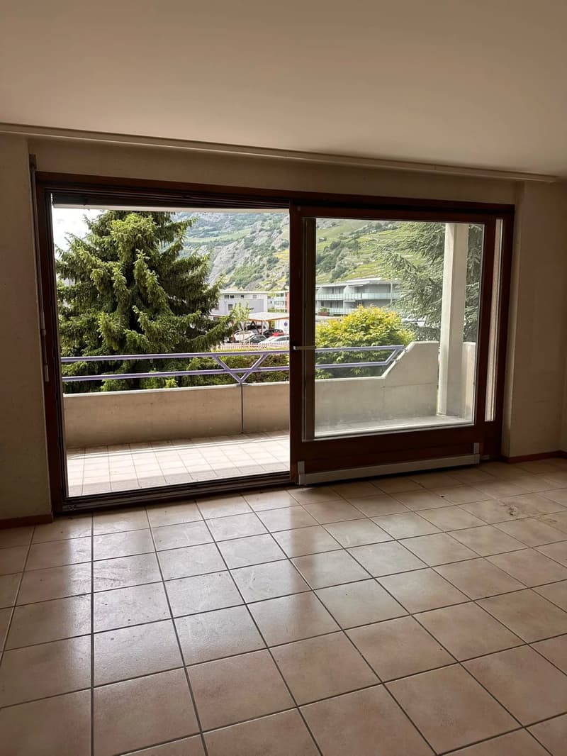 Vétroz - Grand 2,5 pièces à rénover - Balcon Sud-Ouest - Au calme (5)