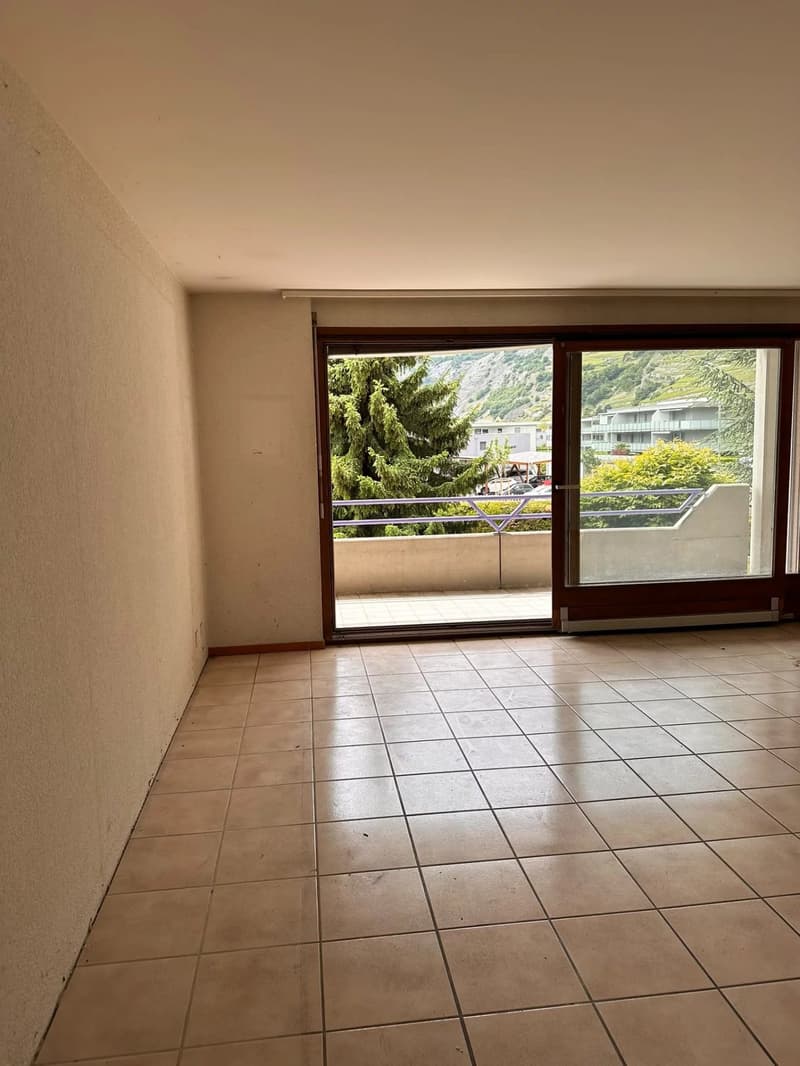 Vétroz - Grand 2,5 pièces à rénover - Balcon Sud-Ouest - Au calme (4)