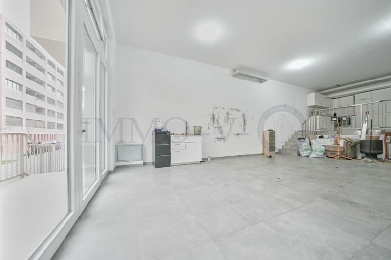 SPACIEUX LOCAL COMMERCIAL AVEC EMPLACEMENT IDEAL (4)
