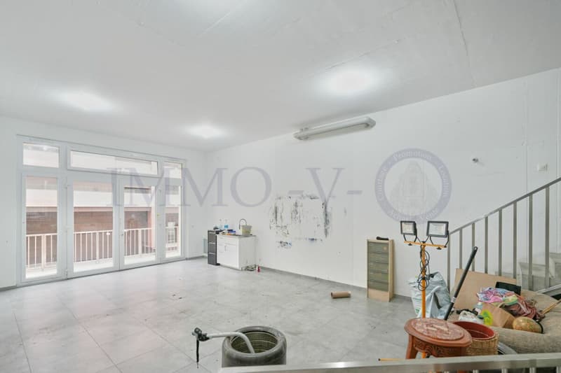 SPACIEUX LOCAL COMMERCIAL AVEC EMPLACEMENT IDEAL (3)
