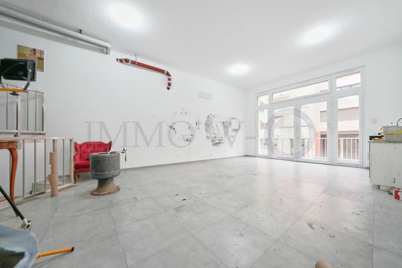 SPACIEUX LOCAL COMMERCIAL AVEC EMPLACEMENT IDEAL (2)