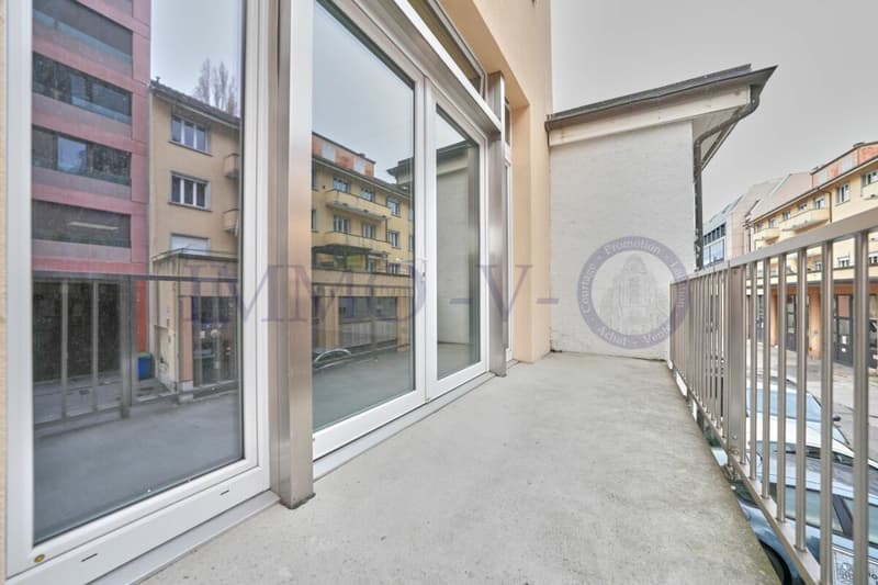 SPACIEUX LOCAL COMMERCIAL AVEC EMPLACEMENT IDEAL (7)