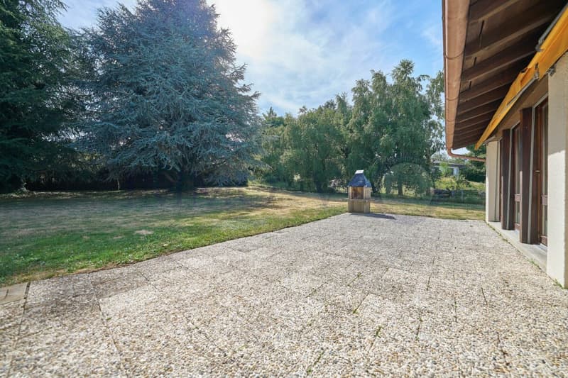 SPACIEUSE VILLA AVEC GRAND JARDIN IDYLLIQUE (5)