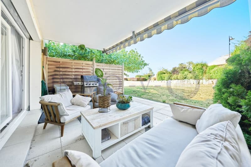 SPACIEUX DUPLEX AVEC TERRASSE ET BALCON (2)