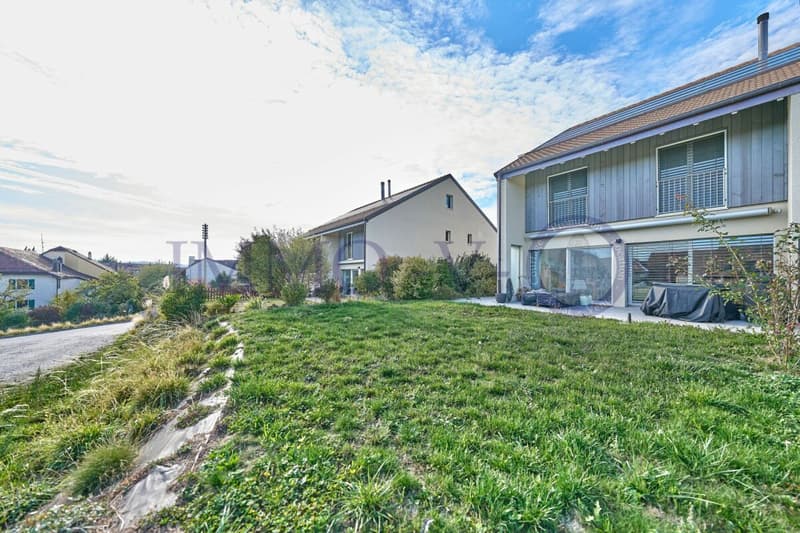 CONTEMPORAINE ET SPACIEUSE AVEC JARDIN AVEC SITUATION IDEALE (1)