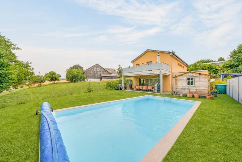 Villa familiale récente avec piscine chauffée et vue dégagée (2)
