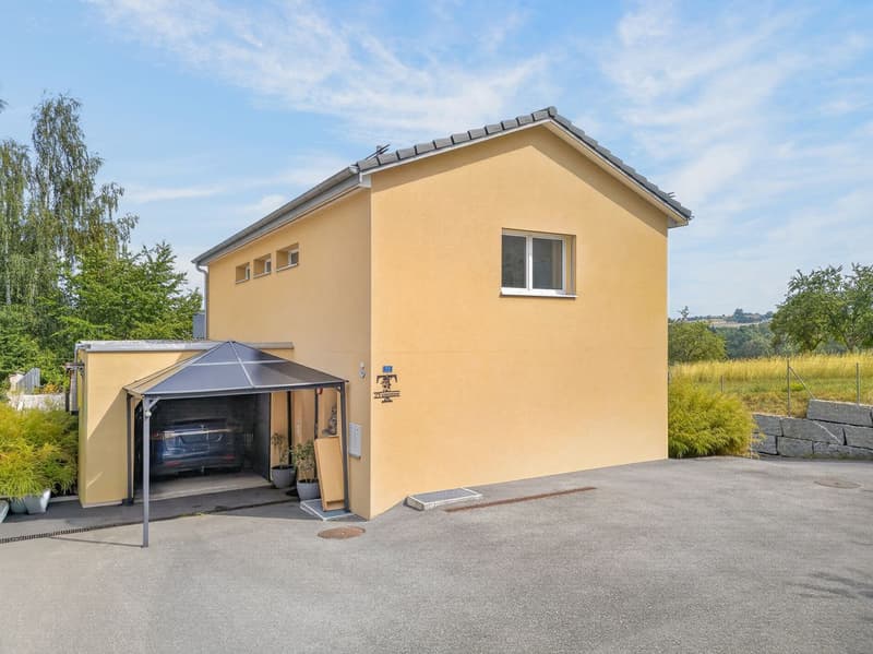 Villa familiale récente avec piscine chauffée et vue dégagée (12)