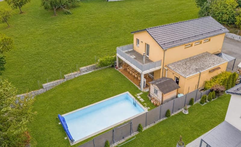 Villa familiale récente avec piscine chauffée et vue dégagée (1)