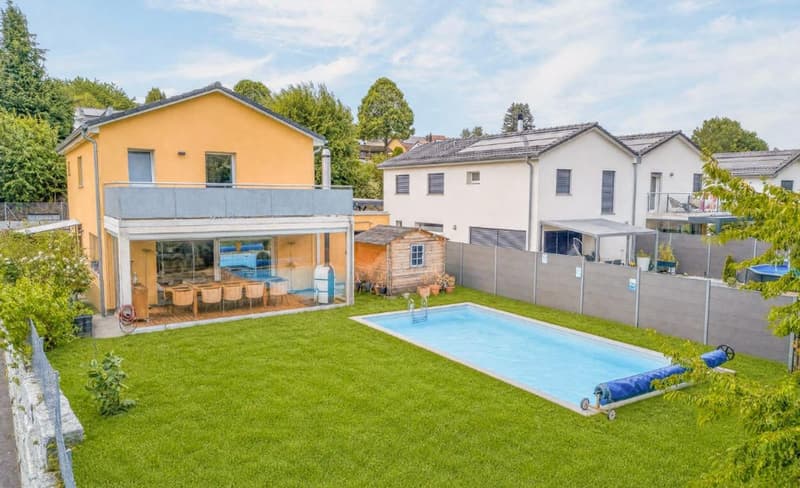 Villa familiale récente avec piscine chauffée et vue dégagée (2)