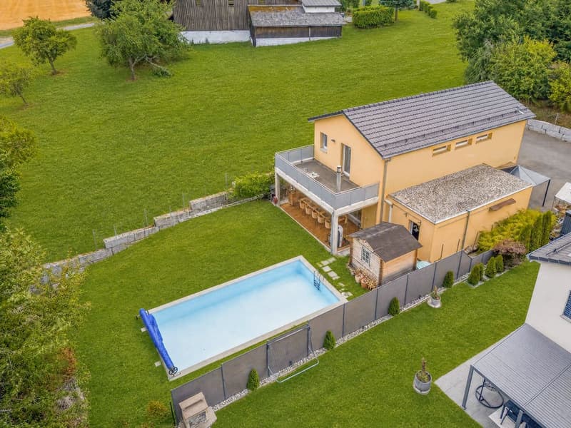 Villa familiale récente avec piscine chauffée et vue dégagée (2)