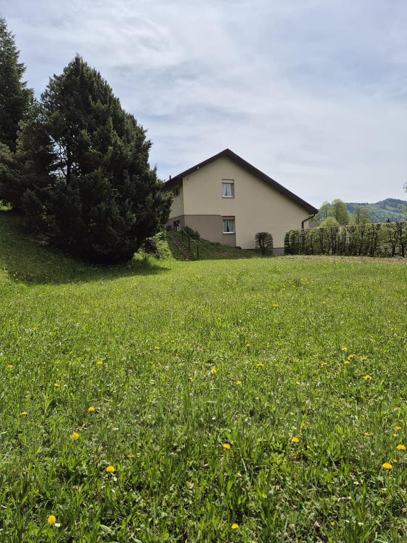Charmant maison de famille 5.5 pièces avec jardin spacieux à Lichtensteig (3)