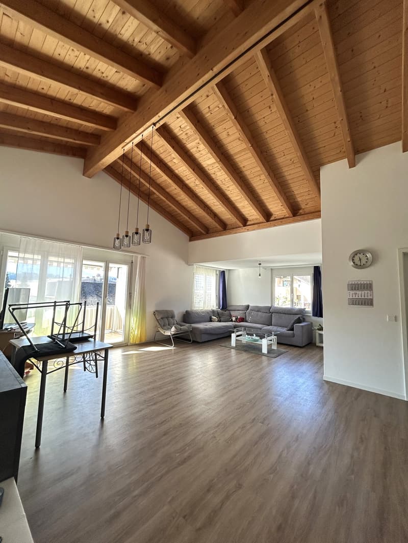 Helle 4.5-Zimmer-Dachwohnung mit Balkon in Uznach (3)
