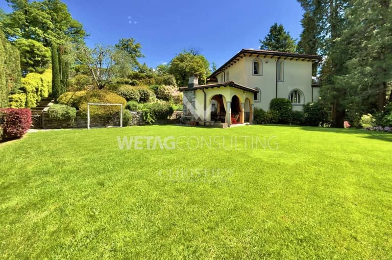 Elegante Villa im klassischen Stil mit grossem Garten & Aussenpool in Gentilino zu verkaufen (2)