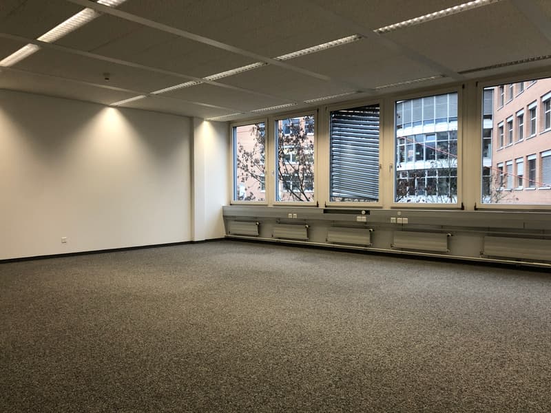 Bürofläche mit neuer Limmattalbahn direkt vor der Türe (12)