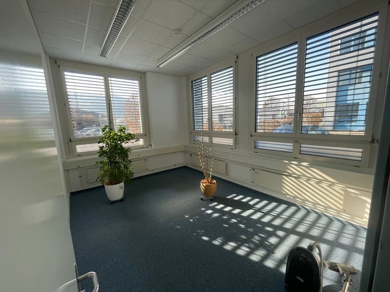 ausgebaute Bürofläche à ca. 61 m2 im Erdgeschoss (5)