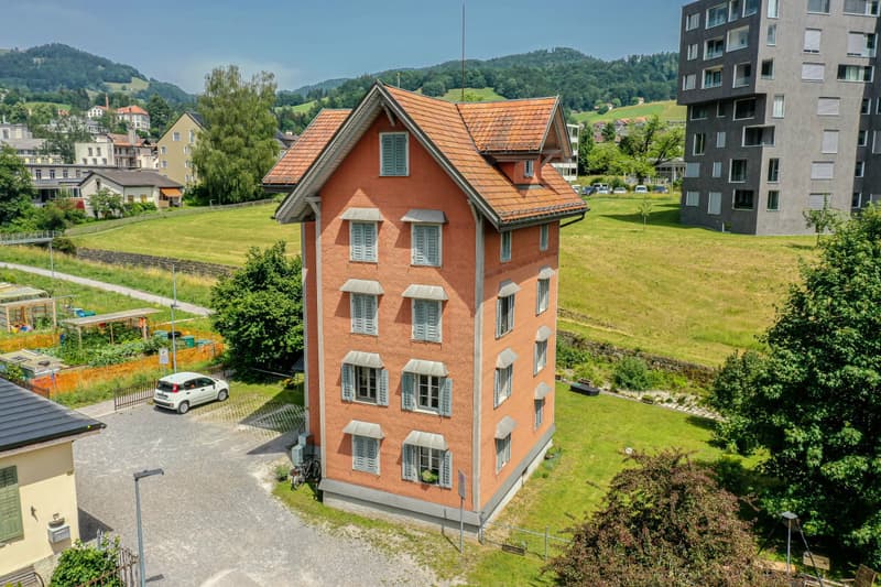 Schmuckes Mehrfamilienhaus in Wald ZH! (1)