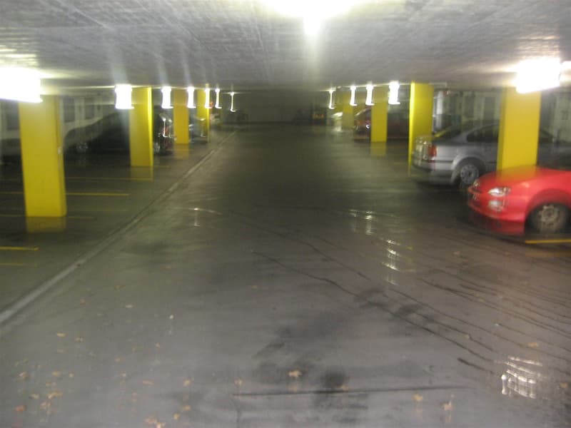 Parkplatz in Tiefgarage (2)
