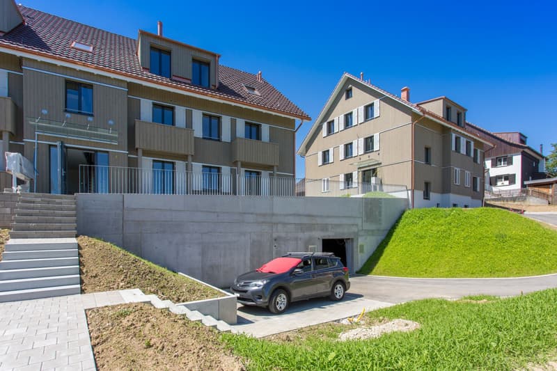 Extra breiter Tiefgaragenplatz in neuer Überbauung mit Eigentumswohnungen (1)