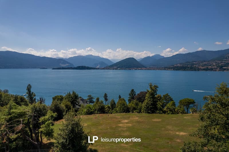 17.000 Quadratmeter großes Grundstück mit herrlichen freien Blick auf den Lago Maggiore in Laveno (1)