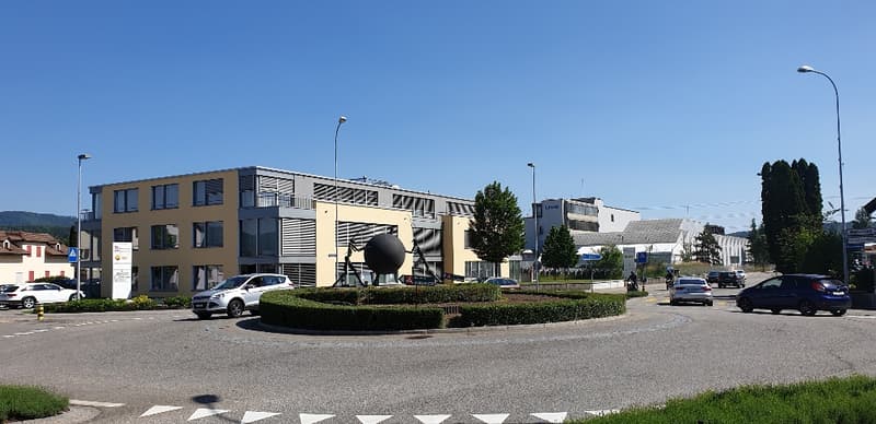 Espace commercial lumineux avec terrasse tout autour (12)