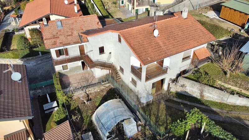 Gepflegtes Einfamilienhaus in ruhiger und sonniger Lage mit großer Garage, Dependance und Seeblick (1)