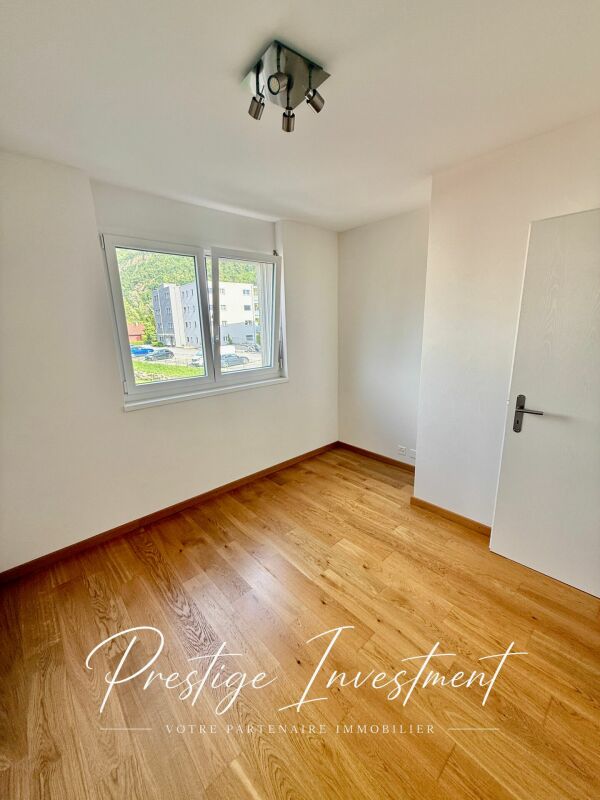 APPARTEMENT LUMINEUX EN TERRASSE DE 5.5 PCS & 148 M2 APROZ