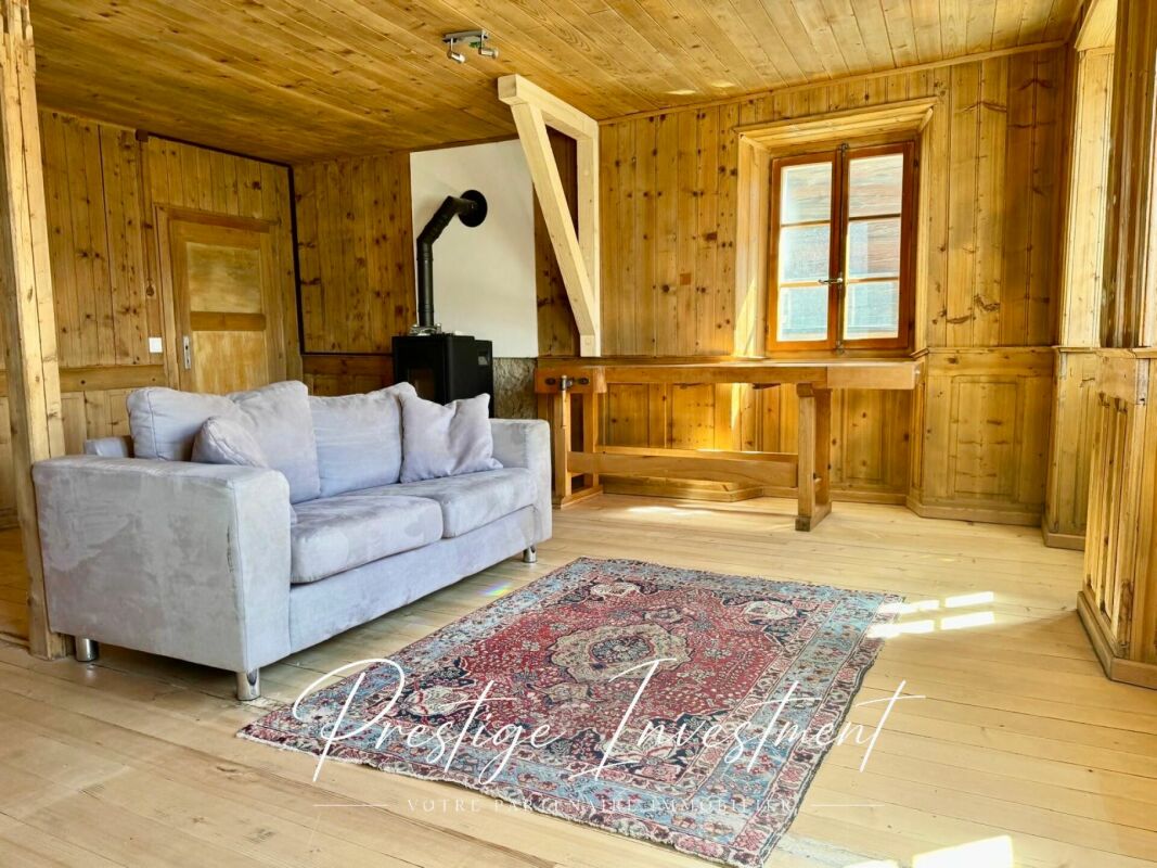 MAGNIFIQUE DUPLEX RÉNOVÉ DE 3.5 PCS + LOCAL/ATELIER - MASE (MONT- NOBLE)